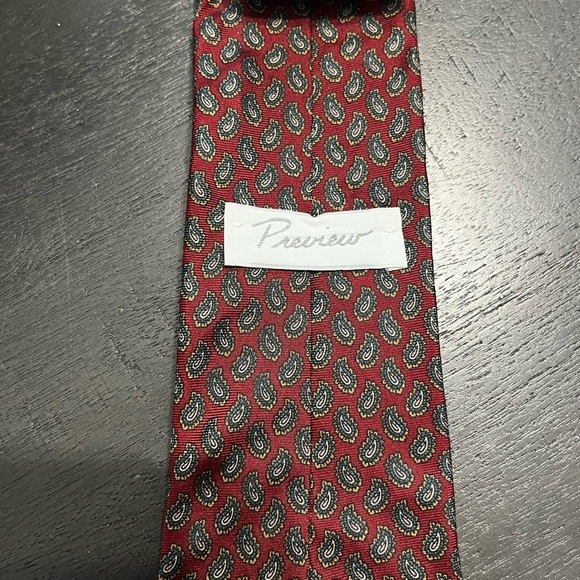 Red Classic Men Patterned Tie Classic Wedding or Business Tie - Picture 4 of 4